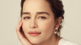 _118153740_emiliaclarkeheadshot_creditrobertascroft.jpg