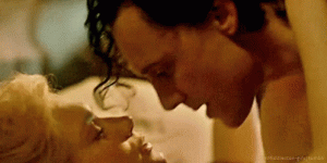 tom-hiddleston-kiss.gif